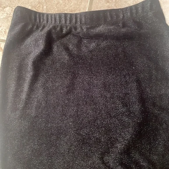 Black shimmer skirt - Picture 2 of 2
